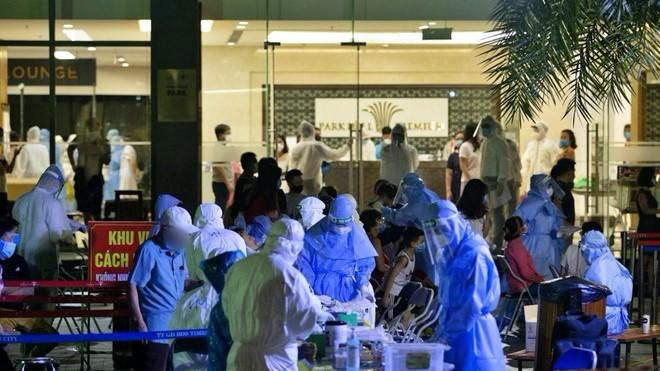 Tối 3-6, UBND phường Mai Động đã phong tỏa tạm thời tòa Park 7 Times City để truy vết người liên quan F0