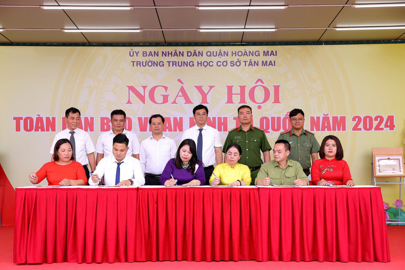 Lễ ký cam kết đảm bảo ANTT diễn ra tại ngày hội...