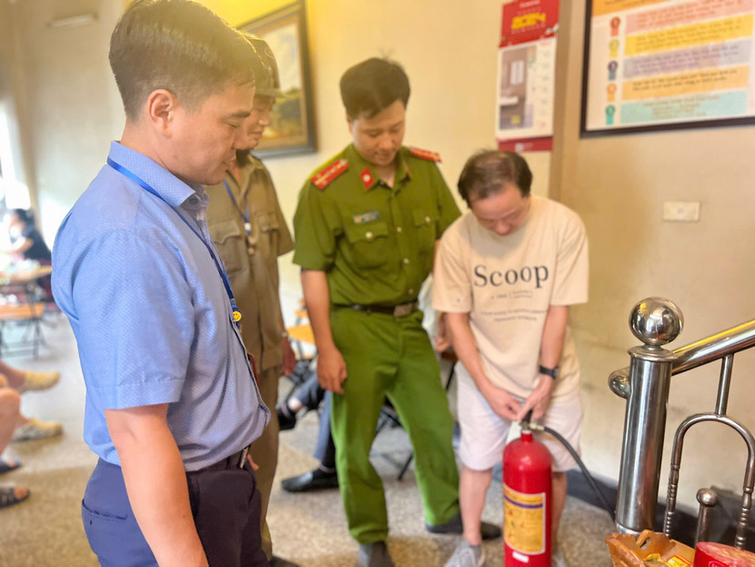 Hướng dẫn người dân cách sử dụng bình chữa cháy Hướng dẫn người dân cách sử dụng bình chữa cháy