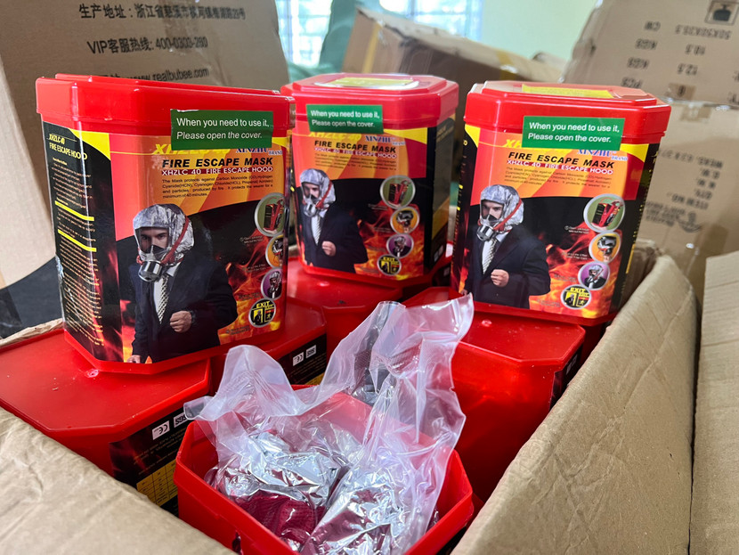 Mặt nạ phòng độc nghi nhập lậu được lực lượng chức năng phát hiện tại Khu Công nghiệp Ngọc Hồi, xã Ngọc Hồi. Mặt nạ phòng độc nghi nhập lậu được lực lượng chức năng phát hiện tại Khu Công nghiệp Ngọc Hồi, xã Ngọc Hồi.