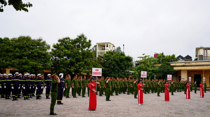 CBCS tham gia kiểm tra, đánh giá kết quả tập huấn điều lệnh, quân sự, võ thuật năm 2024. CBCS tham gia kiểm tra, đánh giá kết quả tập huấn điều lệnh, quân sự, võ thuật năm 2024.