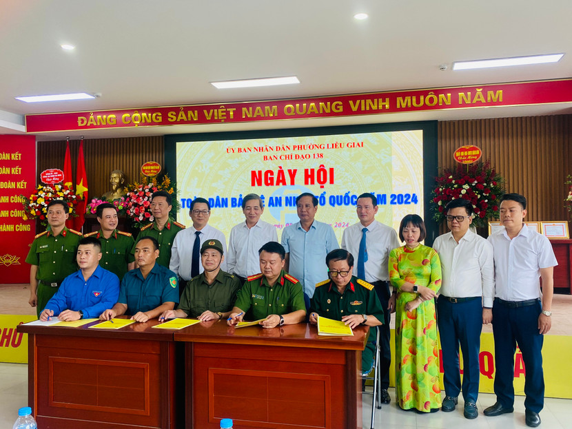 Lễ ra mắt Đội Cơ động 24/7 đảm bảo ANTT phường Liễu Giai Lễ ra mắt Đội Cơ động 24/7 đảm bảo ANTT phường Liễu Giai