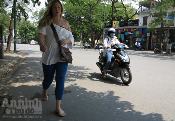 Chùm ảnh: "Nin-ja" trên phố phường Hà Nội ảnh 10 Chùm ảnh: "Nin-ja" trên phố phường Hà Nội ảnh 10