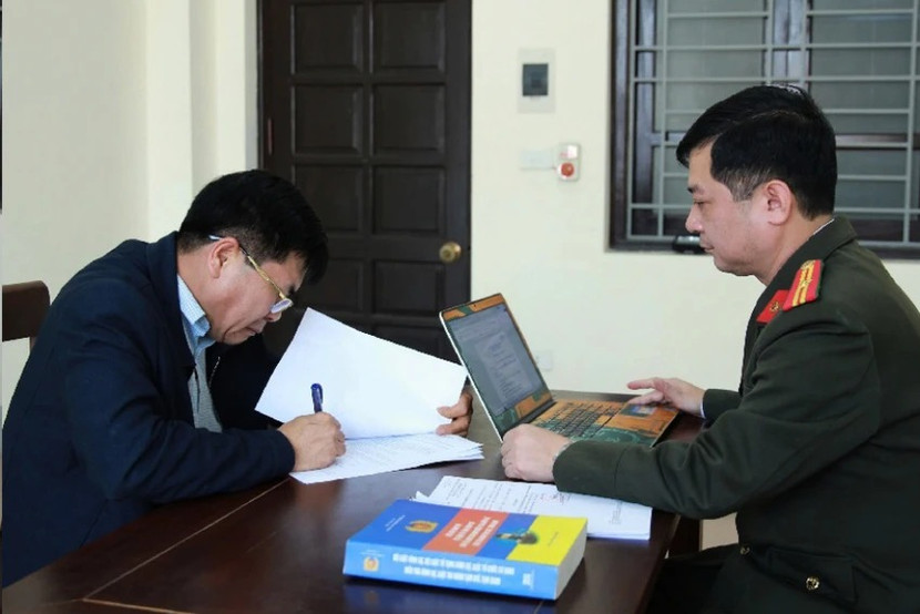 Trần Quốc Dũng tại cơ quan công an
