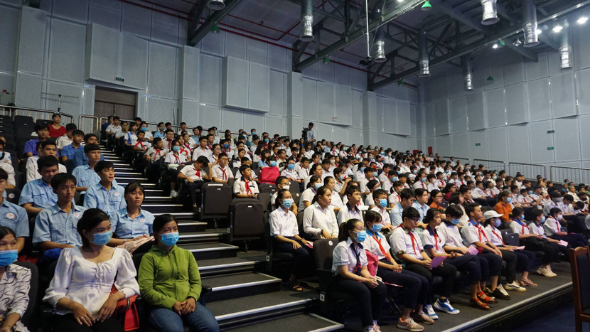 Hơn 200 em HSSV khuyết tật và HSSV học nghề có hoàn cảnh khó khăn có mặt tham dự buổi lễ Hơn 200 em HSSV khuyết tật và HSSV học nghề có hoàn cảnh khó khăn có mặt tham dự buổi lễ