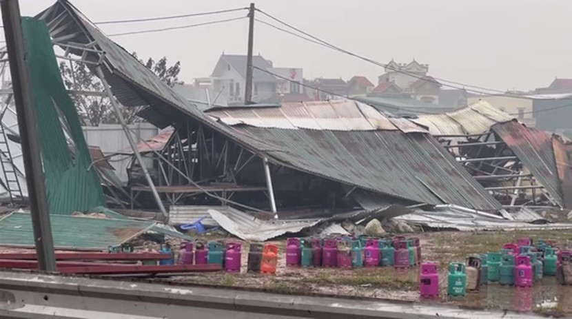 Hiện trường 1 vụ cháy nổ liên quan đến khí gas ở vùng ven Hà Nội