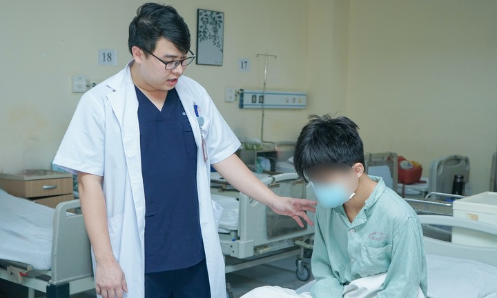 Nhiều bạn trẻ phải nhập viện vì dùng thuốc lá điện tử trong thời gian qua