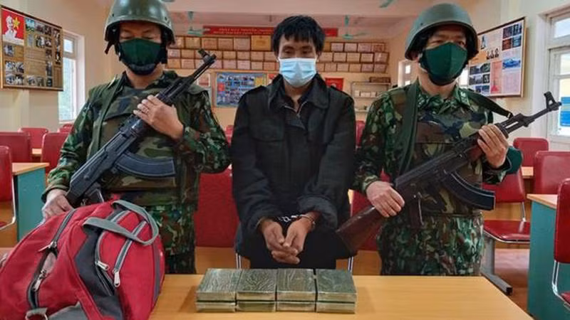 Vừ và số ma túy khi bị bắt giữ Vừ và số ma túy khi bị bắt giữ