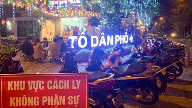 Quán nước bị phong tỏa và thực hiện các biện pháp phòng chống dịch (Ảnh: Zingnews) Quán nước bị phong tỏa và thực hiện các biện pháp phòng chống dịch (Ảnh: Zingnews)