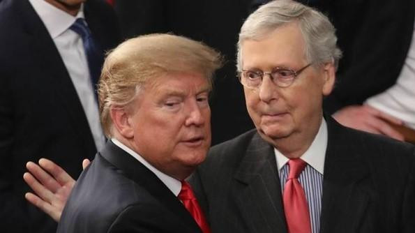 Cựu Tổng thống Mỹ Donald Trump và Lãnh đạo Cộng hòa tại Thượng viện Mitch McConnell Cựu Tổng thống Mỹ Donald Trump và Lãnh đạo Cộng hòa tại Thượng viện Mitch McConnell