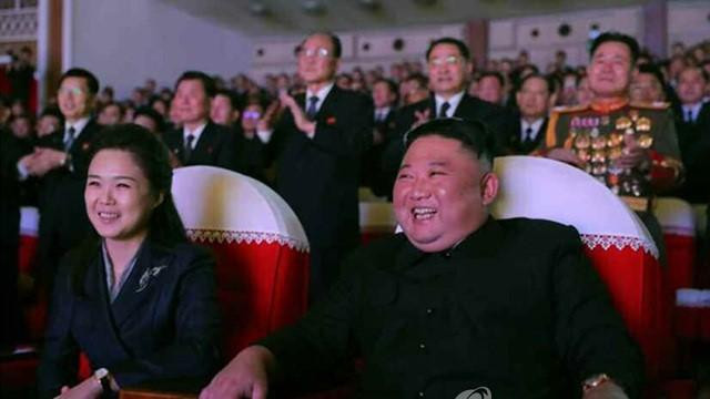 Phu nhân Ri Sol Ju tháp tùng Chủ tịch Kim Jong-un dự sự kiện kỷ niệm ngày sinh cố Chủ tịch Kim Jong-il Phu nhân Ri Sol Ju tháp tùng Chủ tịch Kim Jong-un dự sự kiện kỷ niệm ngày sinh cố Chủ tịch Kim Jong-il