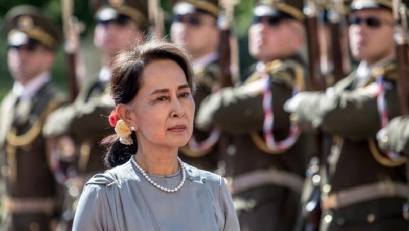 Bà Aung Suu Kyi - Cố vấn Nhà nước, đồng thời là lãnh đạo chính quyền dân sự Myanmar Bà Aung Suu Kyi - Cố vấn Nhà nước, đồng thời là lãnh đạo chính quyền dân sự Myanmar
