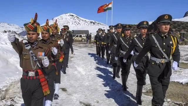 Quân nhân Ấn Độ và Trung Quốc ở khu vực biên giới tại Arunachal Pradesh Quân nhân Ấn Độ và Trung Quốc ở khu vực biên giới tại Arunachal Pradesh