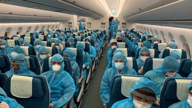 Hình ảnh 1 chuyến bay giải cứu công dân Việt Nam khỏi các vùng dịch Covid