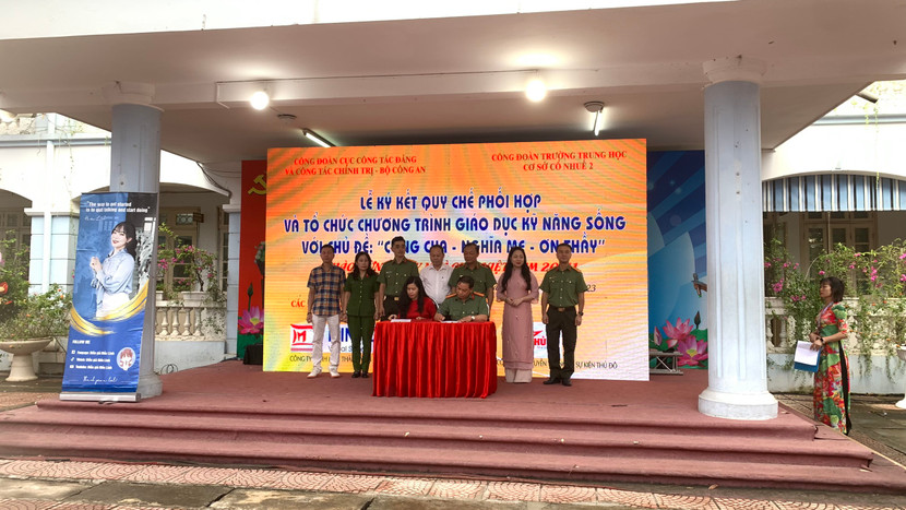 Việc ký kết giữa hai đơn vị sẽ góp phần vào sự nghiệp giáo dục, nâng cao nhận thức giữ gìn trật tự an toàn xã hội, đấu tranh với hành vi vi phạm pháp luật trong học sinh nhà trường.