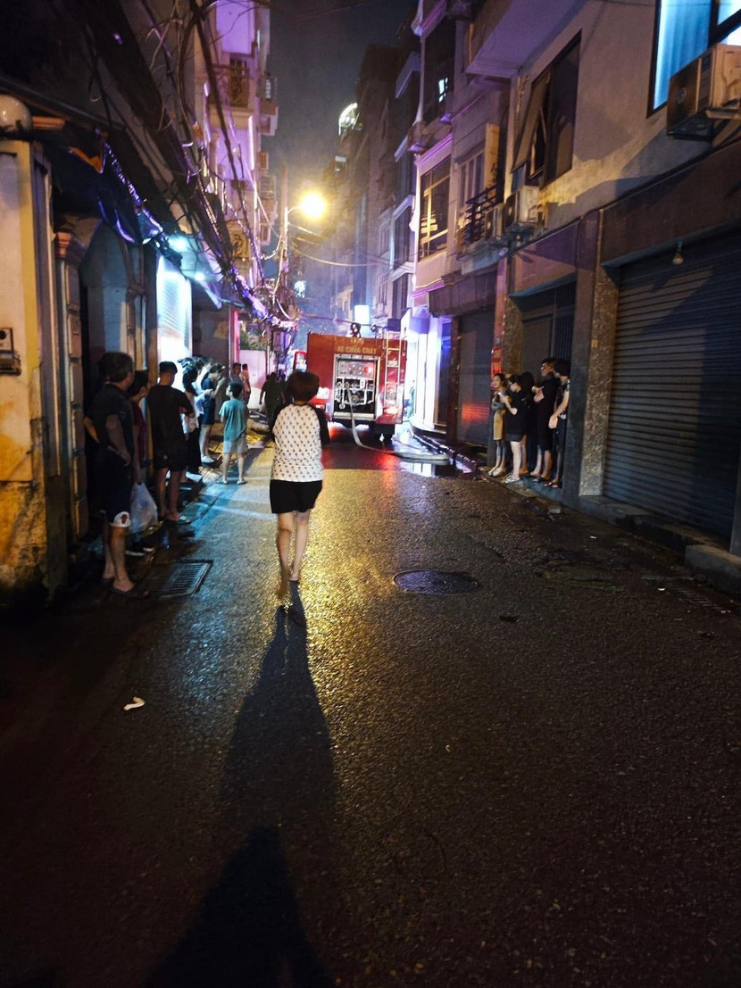 Lực lượng cứu hoả nhanh chóng đến hiện trường