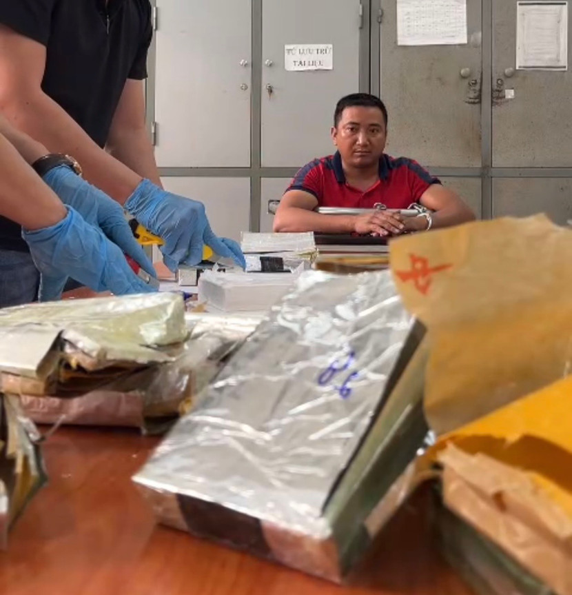 Các đối tượng khai nhận số ma tuý trên là heroin Các đối tượng khai nhận số ma tuý trên là heroin