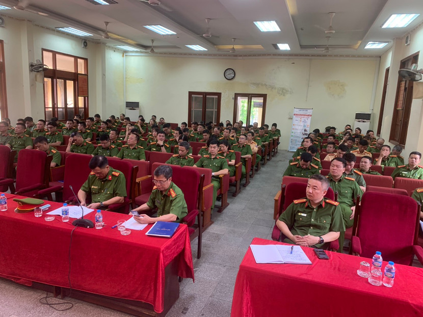 100% Chỉ huy, cán bộ chiến sỹ tập trung cao độ mở “chiến dịch” thu nhận hồ sơ cấp Căn cước, Giấy chứng nhận căn cước cho công dân.