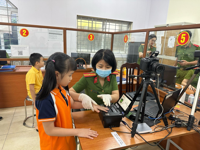 Tâm lý chung của người dân đều muốn sớm được cầm trên tay những tấm Thẻ căn cước