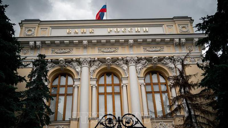 Ngân hàng trung ương Nga thông báo nới lỏng hạn chế về chuyển tiền ra nước ngoài (Ảnh: AFP/TTXVN)