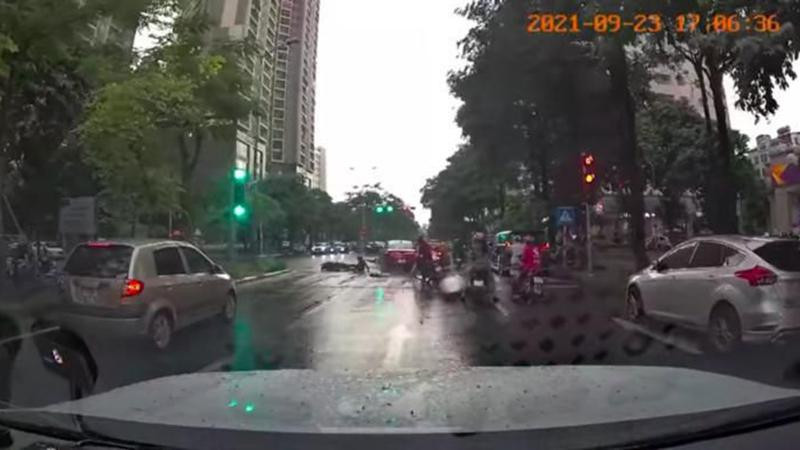 Hình ảnh vụ việc được ghi lại bởi camera hành trình