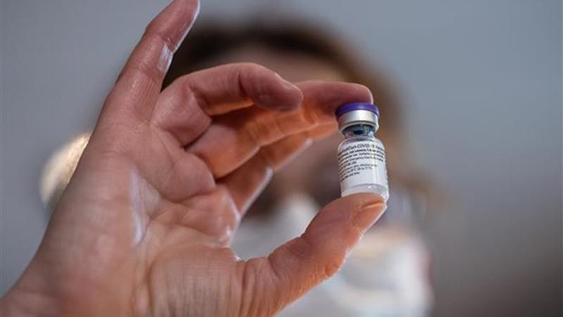 CDC Mỹ đề xuất tiêm mũi tăng cường vaccine cho người già