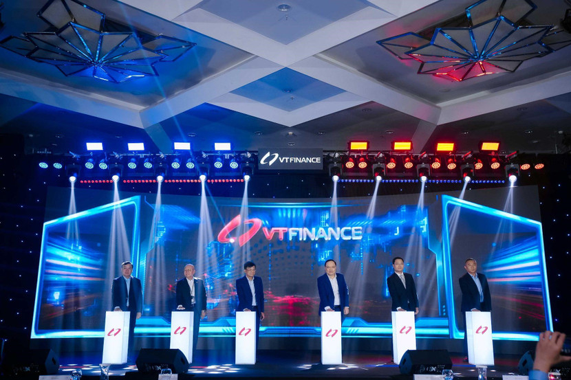 Sự kiện ra mắt VT Finance tại Hà Nội có sự tham gia của đại diện Ngân hàng Nhà nước, Hiệp hội Ngân hàng Việt Nam, các ngân hàng, đối tác doanh nghiệp cùng các lãnh đạo Tập đoàn Viettel.