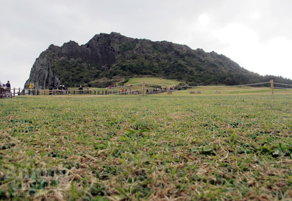 Vào miệng núi lửa, tận mắt thấy “đối thủ” của Vịnh Hạ Long ảnh 5 Vào miệng núi lửa, tận mắt thấy “đối thủ” của Vịnh Hạ Long ảnh 5