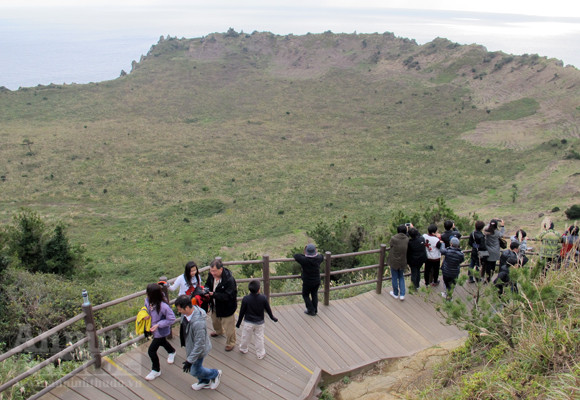 Vào miệng núi lửa, tận mắt thấy “đối thủ” của Vịnh Hạ Long ảnh 17 Vào miệng núi lửa, tận mắt thấy “đối thủ” của Vịnh Hạ Long ảnh 17