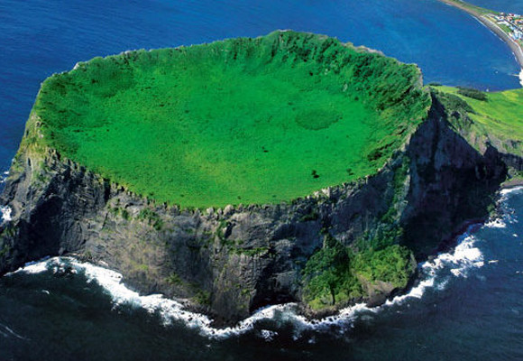 Vào miệng núi lửa, tận mắt thấy “đối thủ” của Vịnh Hạ Long ảnh 19 Vào miệng núi lửa, tận mắt thấy “đối thủ” của Vịnh Hạ Long ảnh 19