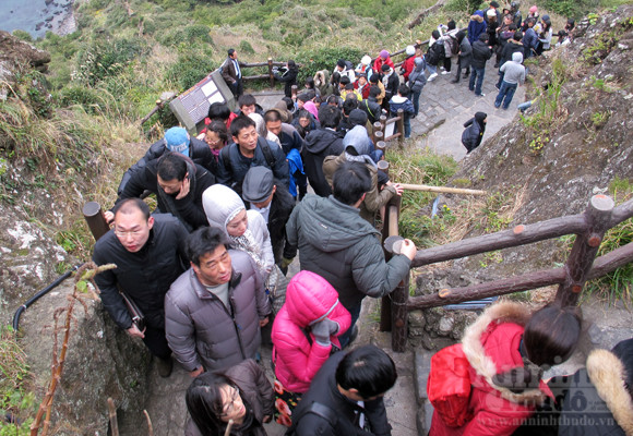 Vào miệng núi lửa, tận mắt thấy “đối thủ” của Vịnh Hạ Long ảnh 13 Vào miệng núi lửa, tận mắt thấy “đối thủ” của Vịnh Hạ Long ảnh 13