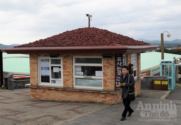 Vào miệng núi lửa, tận mắt thấy “đối thủ” của Vịnh Hạ Long ảnh 3 Vào miệng núi lửa, tận mắt thấy “đối thủ” của Vịnh Hạ Long ảnh 3