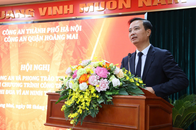 Ông Nguyễn Xuân Linh, Bí thư Quận ủy Hoàng Mai phát biểu tại hội nghị