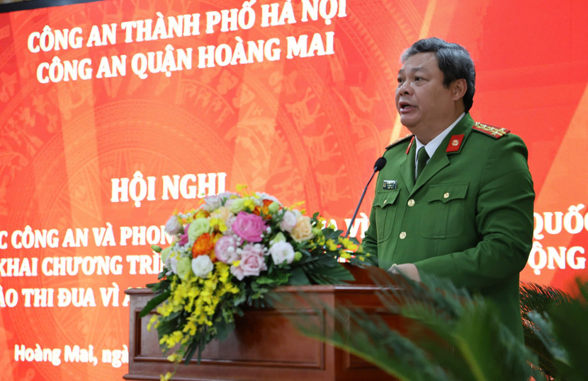 Đại tá Nguyễn Đình Chiến, Trưởng Công an quận Hoàng Mai phát biểu tại hội nghị