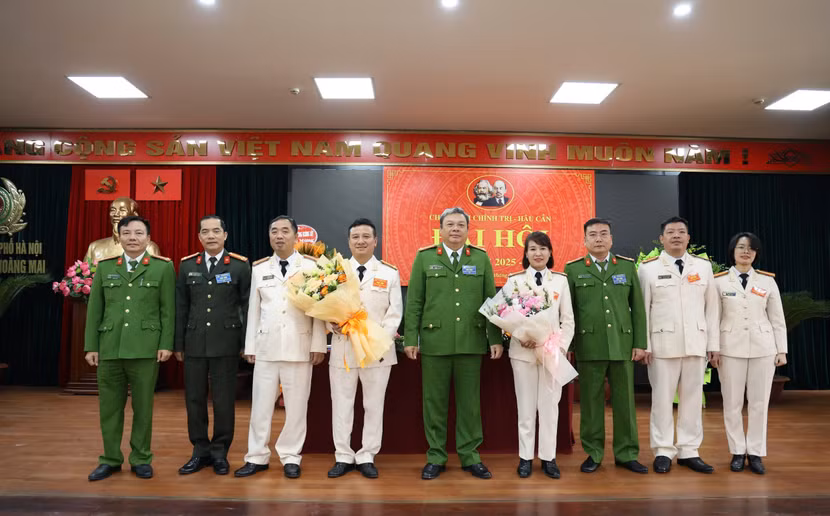 Ban chỉ huy Công an quận Hoàng Mai chúc mừng đại hội thành công Ban chỉ huy Công an quận Hoàng Mai chúc mừng đại hội thành công