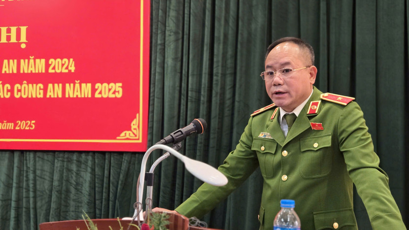 Thiếu tướng Nguyễn Thanh Tùng, Phó Giám đốc CATP Hà Nội phát biểu chỉ đạo, giao nhiệm vụ cho CAQ Ba Đình tại hội nghị