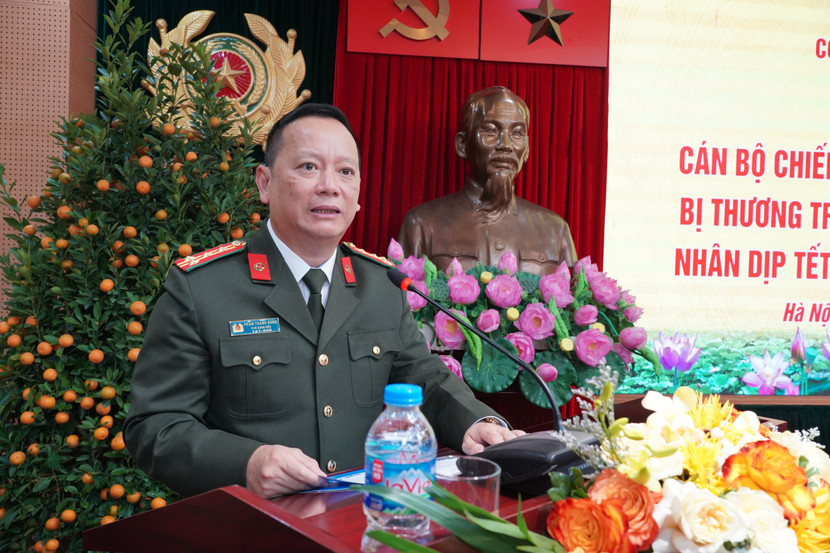 Đại tá Phạm Thanh Hùng, Phó Bí thư Đảng ủy, Phó Giám đốc CATP phát biểu tại buổi gặp mặt