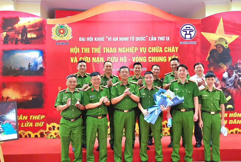 Đội tuyển Công an thành phố Hà Nội xuất sắc đứng đầu trong phần thi Chỉ huy chữa cháy và cứu nạn, cứu hộ