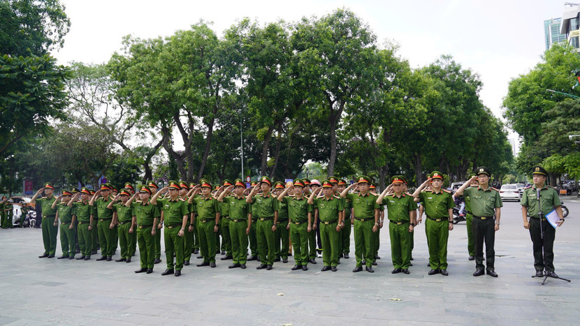 Ban tổ chức Hội thi dâng hoa tại Tượng đài Công an nhân dân vì dân phục vụ Ban tổ chức Hội thi dâng hoa tại Tượng đài Công an nhân dân vì dân phục vụ