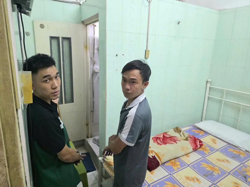 Hiện trường phòng nghỉ trọ nơi hai đối tượng thực hiện hành vi cướp vàng Hiện trường phòng nghỉ trọ nơi hai đối tượng thực hiện hành vi cướp vàng