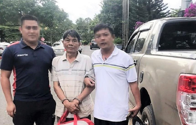 Trần Văn Dần được dẫn giải về cơ quan công an (ảnh: Đức Vũ) Trần Văn Dần được dẫn giải về cơ quan công an (ảnh: Đức Vũ)