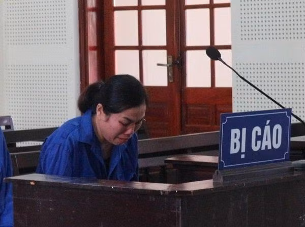 Vân khóc suốt phiên xét xử vì ân hận