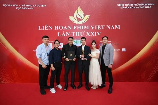 Êkíp &quot;Người giữ hồn di sản &quot; nhận giải Bông Sen Vàng tại Liên hoan phim Việt Nam năm 2025