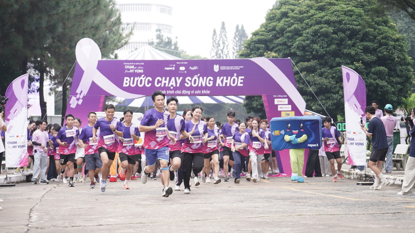 Các bạn sinh viên tham gia hoạt động thể thao “Bước chạy sống khỏe” Các bạn sinh viên tham gia hoạt động thể thao “Bước chạy sống khỏe”