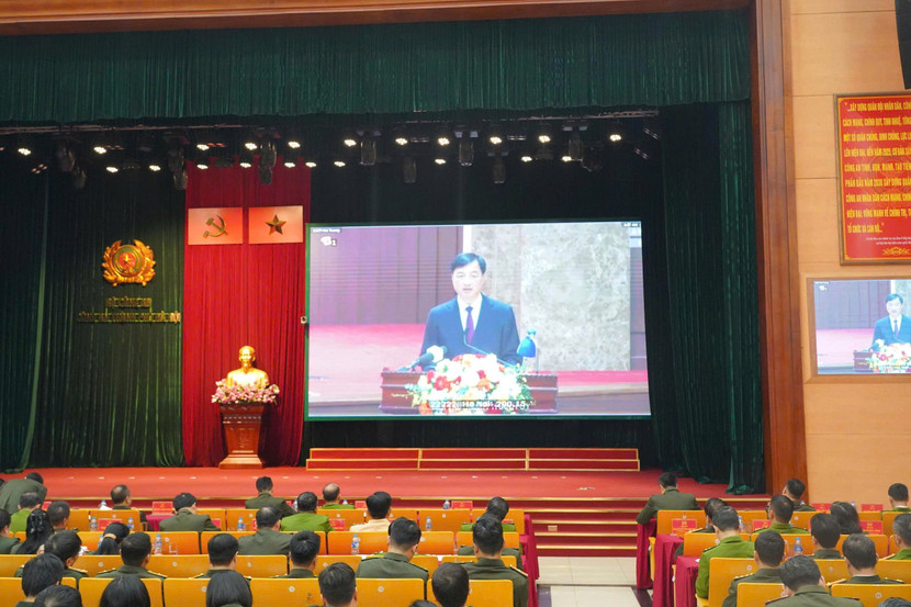 Các đại biểu dự hội nghị tại điểm cầu CATP Hà Nội lắng nghe Bí thư Thành ủy Hà Nội Nguyễn Duy Ngọc phát biểu khai mạc Các đại biểu dự hội nghị tại điểm cầu CATP Hà Nội lắng nghe Bí thư Thành ủy Hà Nội Nguyễn Duy Ngọc phát biểu khai mạc