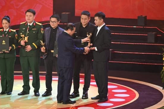 Êkíp &quot;Người giữ hồn di sản &quot; nhận giải Bông Sen Vàng tại Liên hoan phim Việt Nam năm 2025