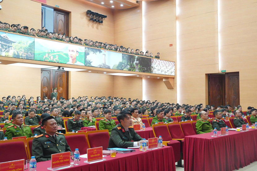 Các đại biểu dự hội nghị tại điểm cầu CATP Hà Nội Các đại biểu dự hội nghị tại điểm cầu CATP Hà Nội