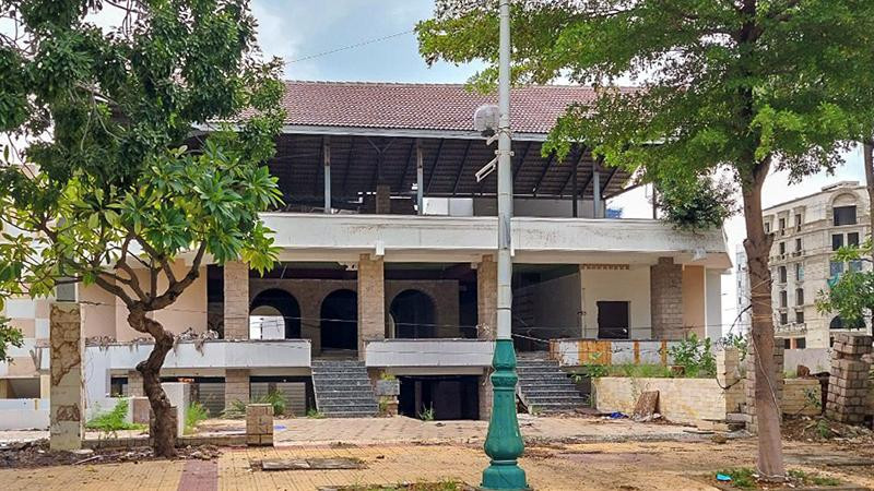 Căn nhà bỏ hoang, nơi bà T. được phát hiện tử vong (Ảnh: Zing) Căn nhà bỏ hoang, nơi bà T. được phát hiện tử vong (Ảnh: Zing)