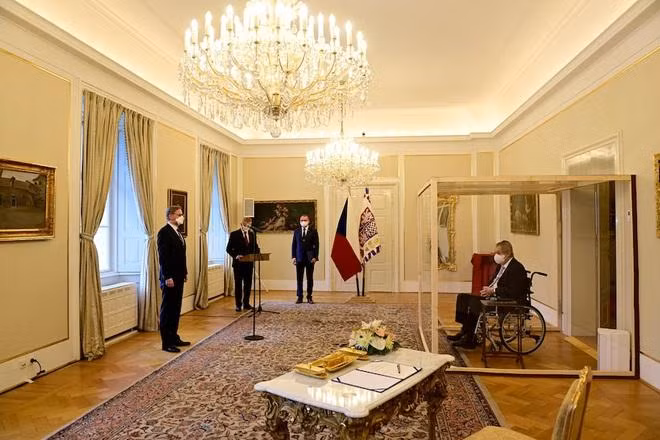 Tổng thống Séc Milos Zeman trong lễ bổ nhiệm tân Thủ tướng