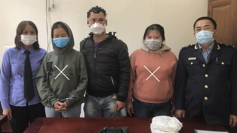 Hai đối tượng Luân và Duyên tại Cơ quan Công an (Ảnh: Công an nhân dân) Hai đối tượng Luân và Duyên tại Cơ quan Công an (Ảnh: Công an nhân dân)